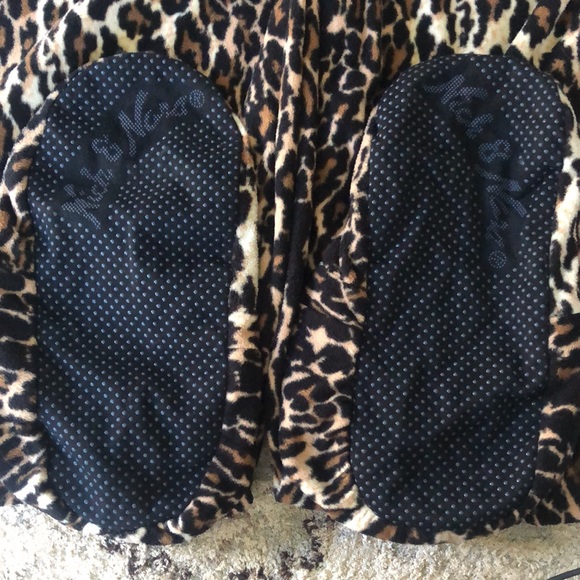 NICK & NORA CHEETAH PRINT ONE PIECE FOOTIE PAJAMAS - Picture 4 of 4